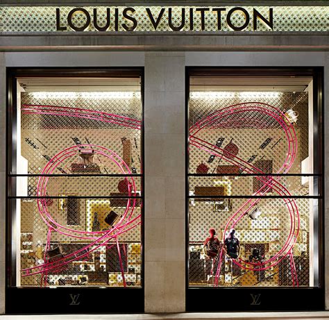 designer vitrine louis vuitton|louis vuitton creative directors.